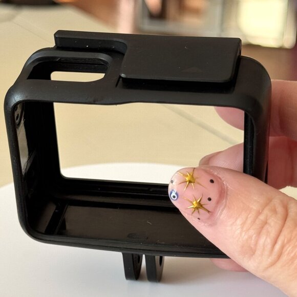 GoPro HERO7 Black 4K Waterproof Action Camera + Battery & Accessories Bundle - Picture 16 of 16